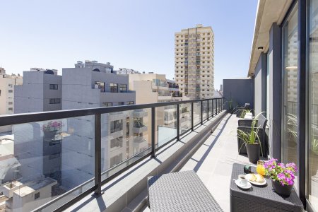 _P2A8565 web (balcony other way).jpg