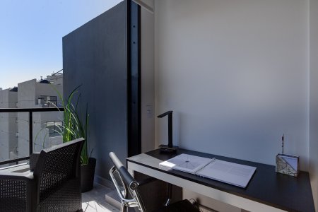 _P2A8620 web (desk).jpg