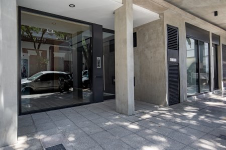 _P2A8670 web (entrance door building).jpg