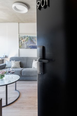 _P2A8657 web (door).jpg