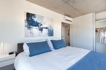 _P2A7505 bedroom bed.jpg